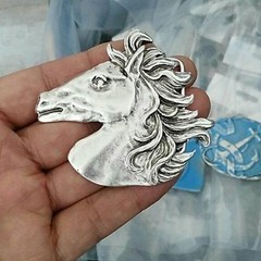 Horse Head Belt Buckle With Detailed Design In Antique Silver Finish