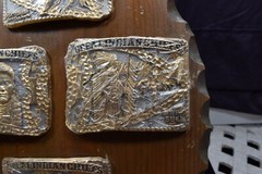AWARD DESIGN MEDALS PRESENT 12 GREAT INDIAN CHIEFS GOLD SILVER PLATED ON STAND
