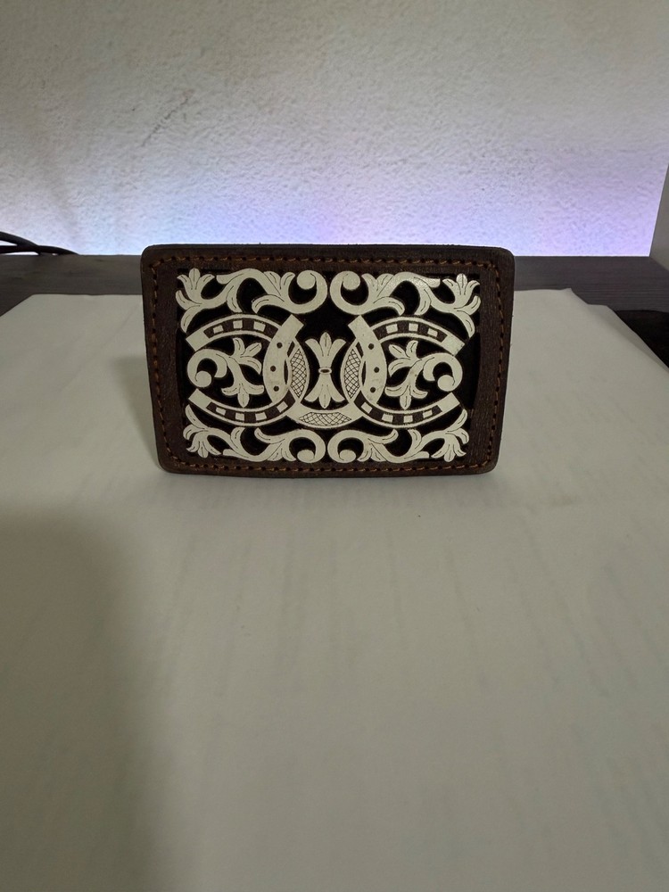 belt buckle