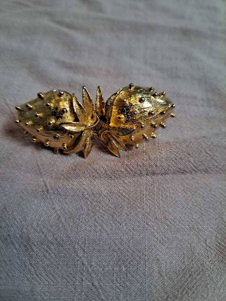 VTG 1975 Signed Mimi Di N Gold Tone Strawberry 2 Pc Interlock Belt Buckle READ