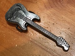 CLASSIC FENDER STRATOCASTER GUITAR GUN METAL GREY BELT BUCKLE