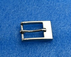New 3/4&Prime;(20mm) pin buckle(#513N) in silver color and bonus rivets USA