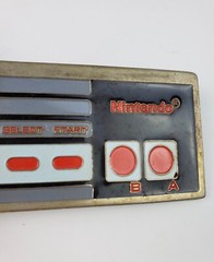 2009 Nintendo NES Controller Shaped Enamel Belt Buckle VG condition