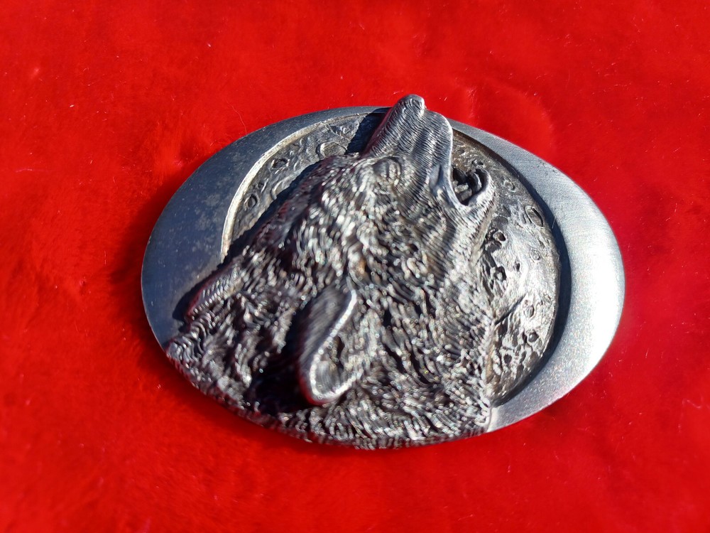VINTAGE 1994 BERGMOT WOLF HOWLING MADE IN U.S.A. BELT BUCKLE