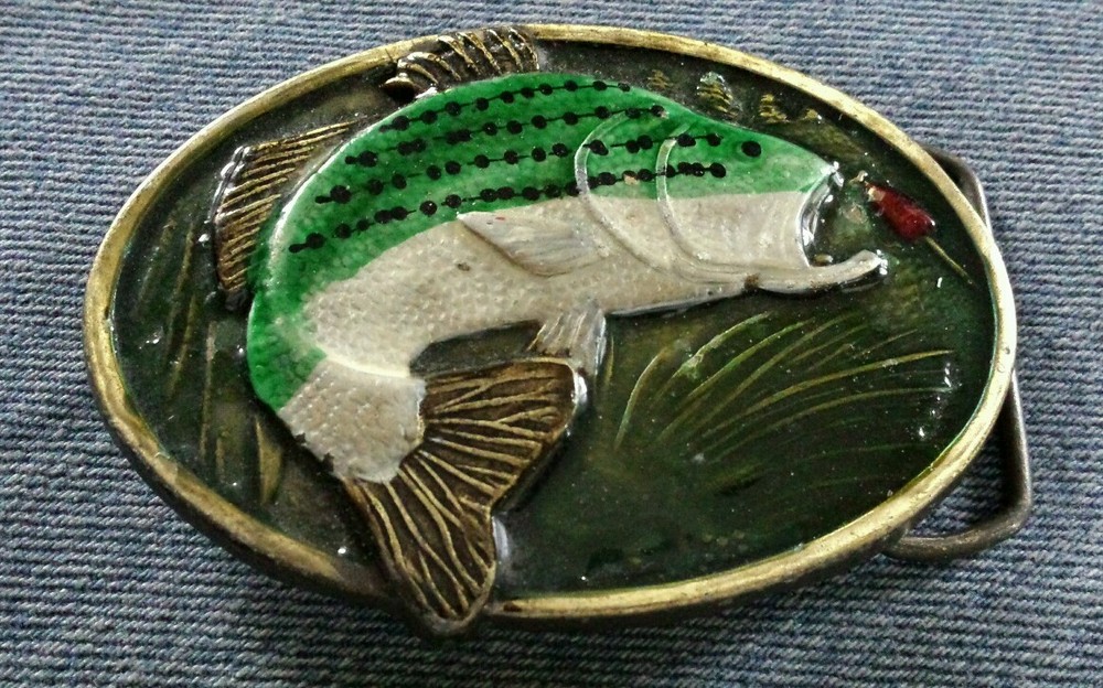 FISH BASS FISHING LURE COLORED DETAILED UNDERWATER SCENE FISHERMAN BELT BUCKLE