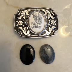 Men&rsquo;s Silver Tone Engraved Western Eagle Belt Buckle with two extra oval cabs