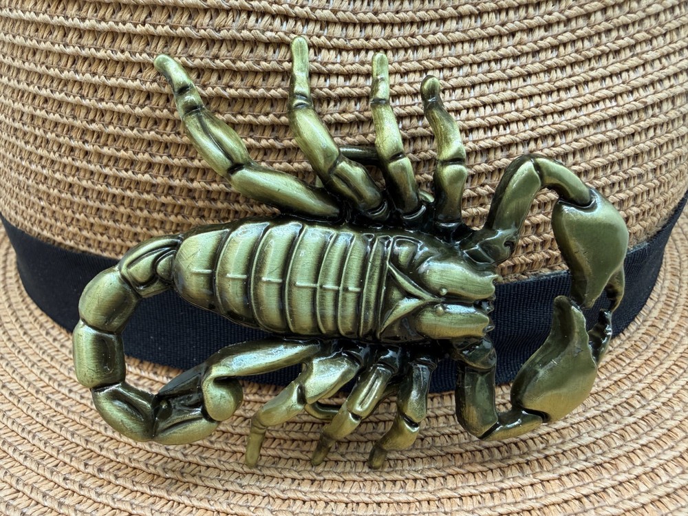 Retro Scorpion Belt Buckle, Pewter Finish Alloy Metal (3 1/2 » x 3 »)