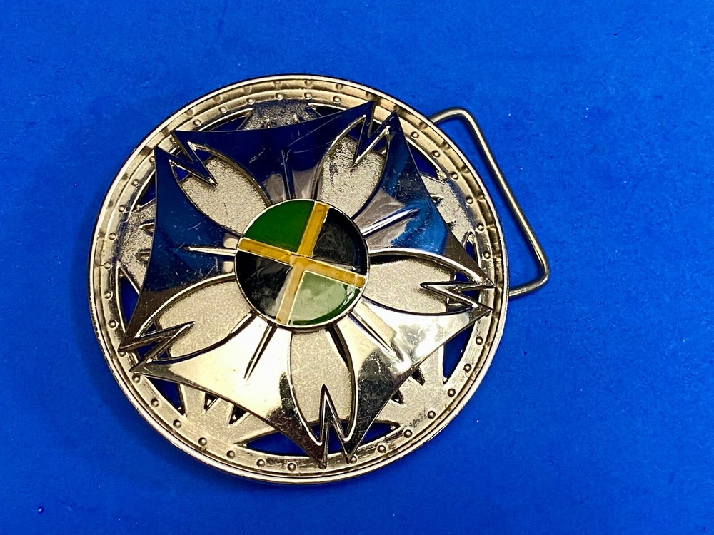 Spinning Moving Round Wheel Green Black Yellow Flag? Color Belt Buckle