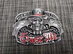 Biker Belt Buckle Rockabilly « Ride Hard Die Free » Skull Bat Wings Ace Howdy