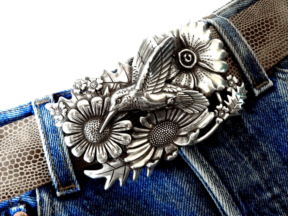 Belt buckle hummingbird bird flowers silver 4 cm
