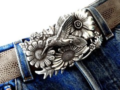 Belt buckle hummingbird bird flowers silver 4 cm