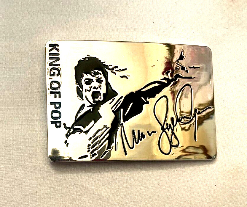 Michael Jackson « King Of Pop » Belt Buckle 3 3/4&Prime; x 2 1/2&Prime; Fits a 1 1/2&Prime; belt
