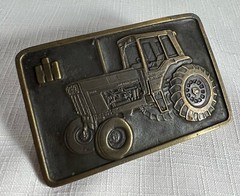 Vintage Metal Belt Buckle International Harvester Tractor (3 3/8&Prime; x 2 1/4&Prime;)