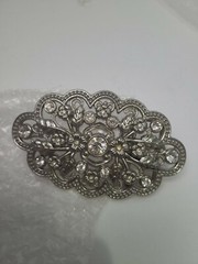BELT BUCKLE WOMENS SILVER EMBELLISHED STONES FLOWERS AND LEAFS BELT BUCKLE EUC