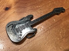 CLASSIC FENDER STRATOCASTER GUITAR GUN METAL GREY BELT BUCKLE
