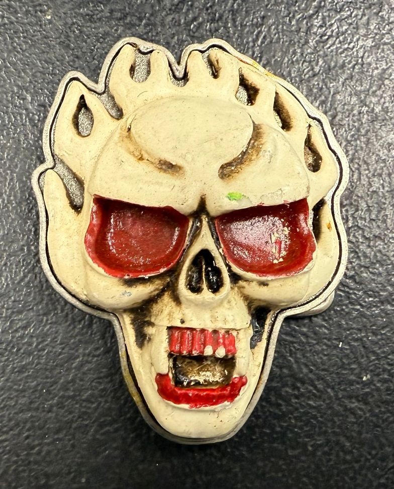 Skull Belt Buckle – Red Eyes & Aggressive Teeth Design