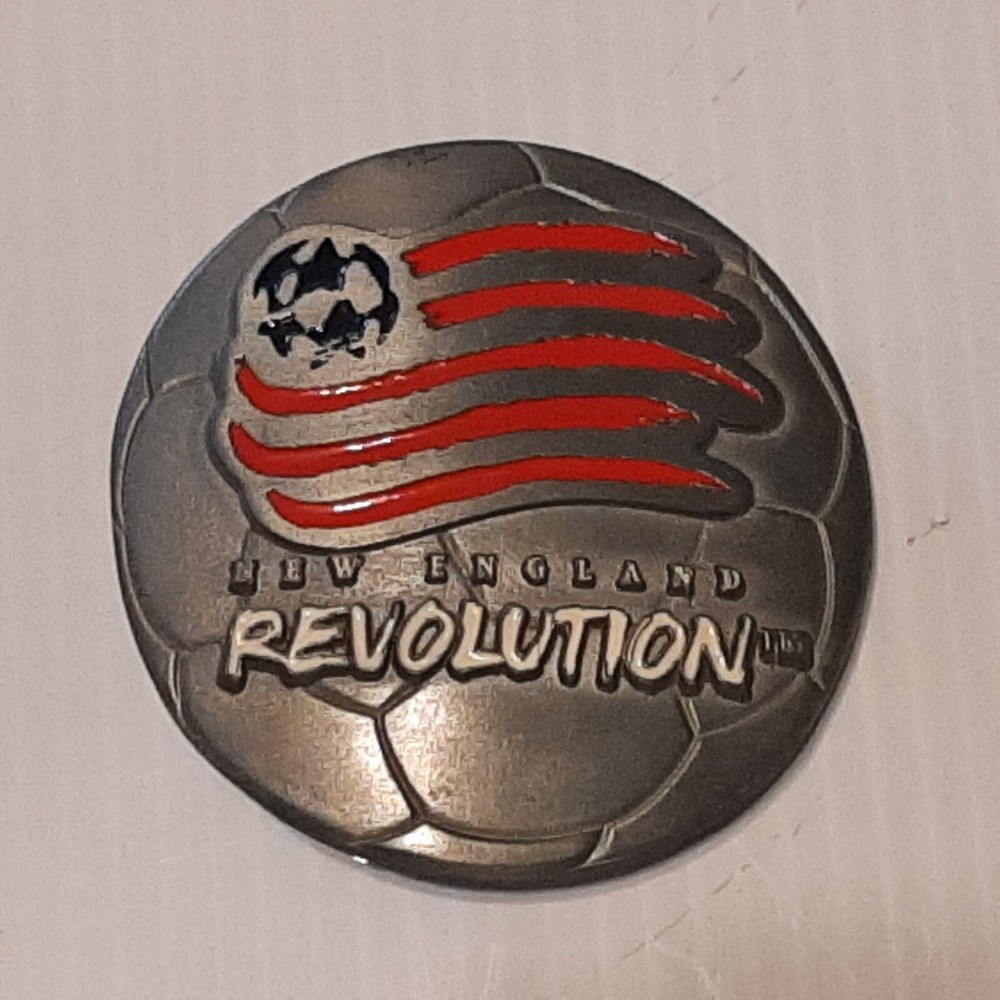 SILVER PEWTER MLS SOCCER NEW ENGLAND REVOLUTION Metal Belt Buckle