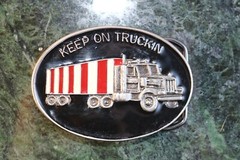VINTAGE KEEP ON TRUCKING ENAMEL MEN&rsquo;S BELT BUCKLE STAMPED 2060