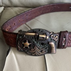 Western Belt Buckle Colt Single Action 45. Cylinder rotates! Unique.