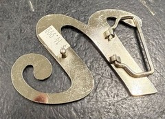 Sleek Lowercase “n” Cut-Out Belt Buckle – Modern & Minimalist Style!