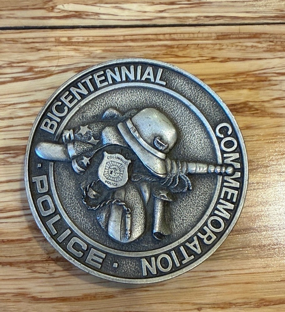 COLUMBUS DIVISION OF POLICE Belt Buckle 1976 W.M. Needles Bicentennial Cops 2.5”