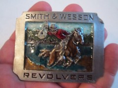 SMITH & WESSON REVOLVERS BELT BUCKLE – HEAVY ENAMEL – 3&Prime; X 2 1/2&Prime; – TUB AMA