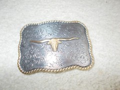 WESTERN STYLE BELT BUCKLE WITH LONGHORN IN THE CENTER