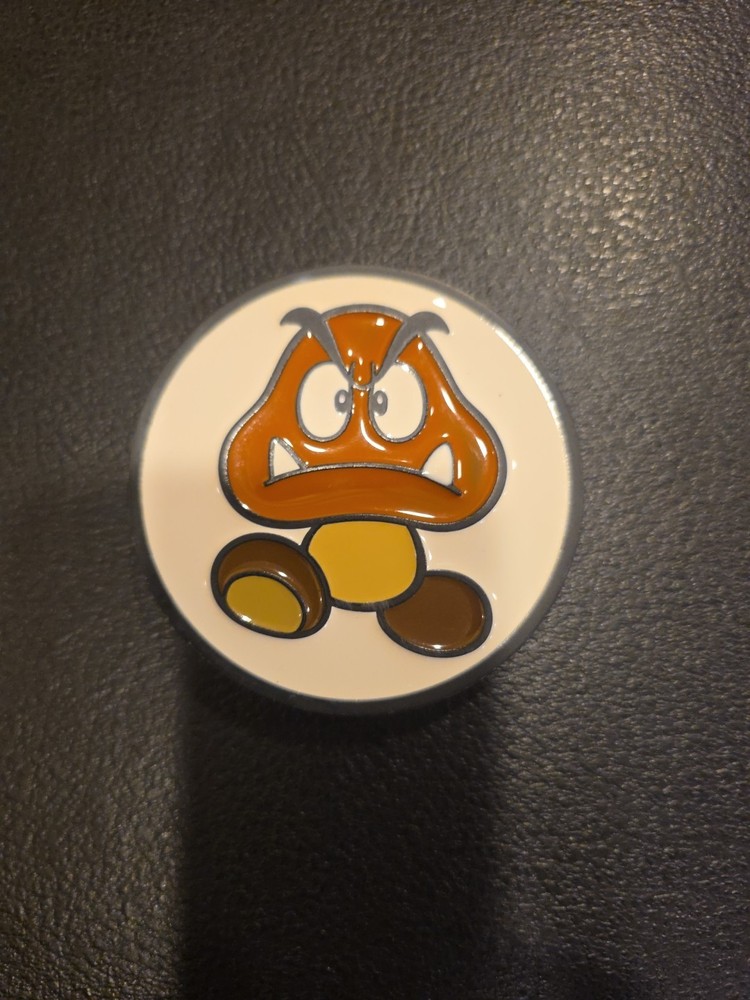 2012 SUPER MARIO BROTHERS GOOMBA BELT BUCKLE NINTENDO LICENSED