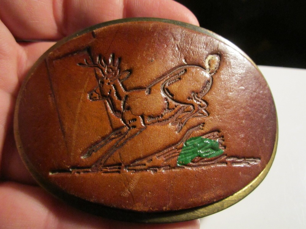 VINTAGE LEATHER TOOLED DEER DESIGN BELT BUCKLE WITH METAL FRAME HEAVY – BBA44
