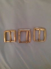 LOTS OF 3 REGULAR BUCKLE FOR 1 1/4 IN WIDE 3 GOLD BUCKLES DIFERENT DESING