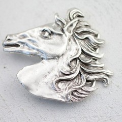 Horse Head Belt Buckle With Detailed Design In Antique Silver Finish