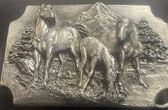 Siskiyou 1989 3-D Belt Buckle Horses Q-35 Brass Buckle w/ Metal Loop USA Made