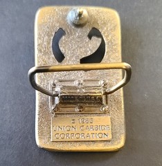 VTG 1983 UNION Carbide Co BELT BUCKLE – 3D Cutout Cat #9 Logo USA Bolt