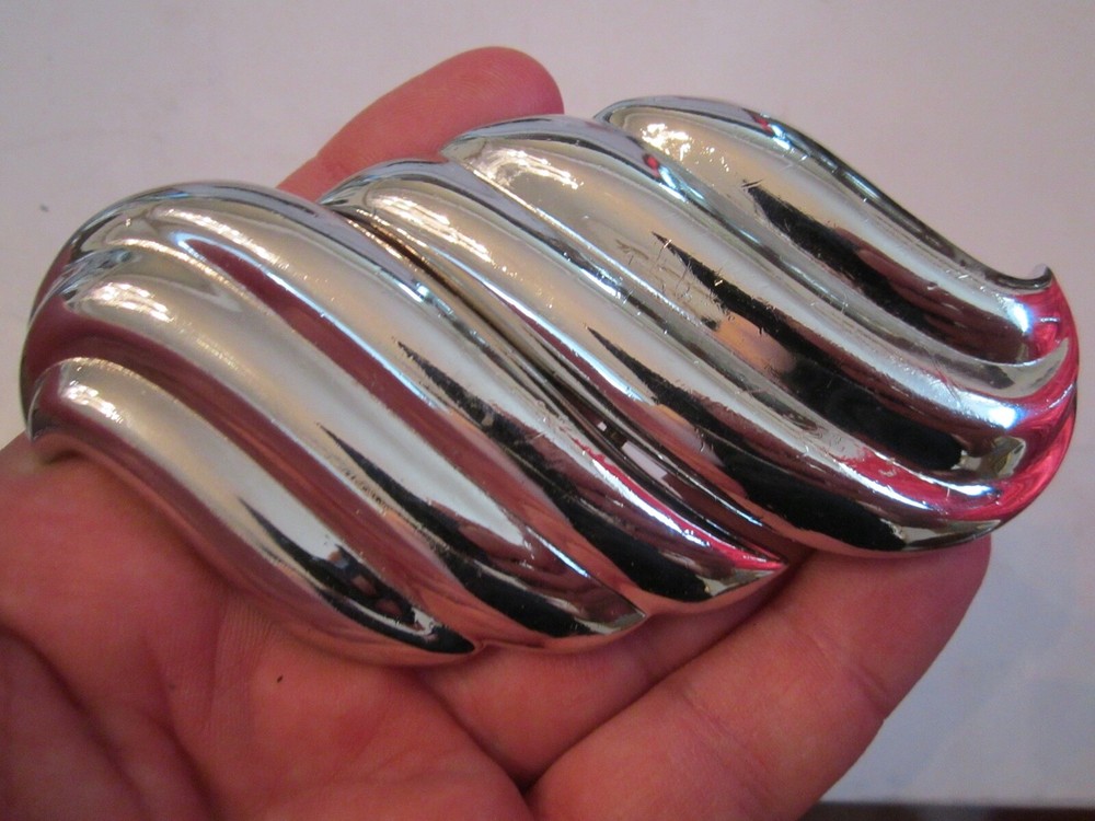 GAY BOYER BELT BUCKLE – WAVY DESIGN – SILVER TONE – BBA – 27