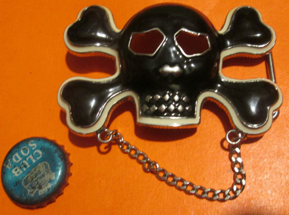 SKELETON Skull HEAD with Chain GOTHS Men&rsquo;s GIRL Belt Buckle Black W WHITE TRIM
