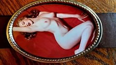 Marilyn Monroe – Famous – Sexy Pose Belt Buckle & Brown Bonded leather Belt