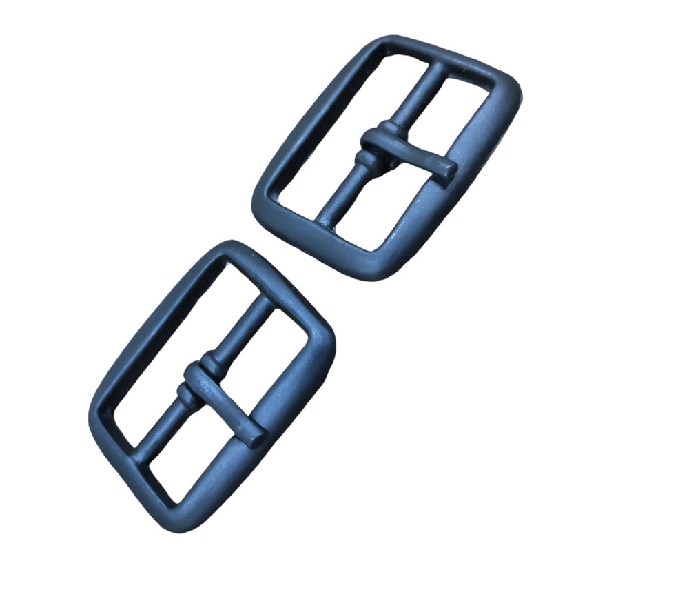 Pack of 100 Pcs 1.5&Prime; prong buckle available in black colour
