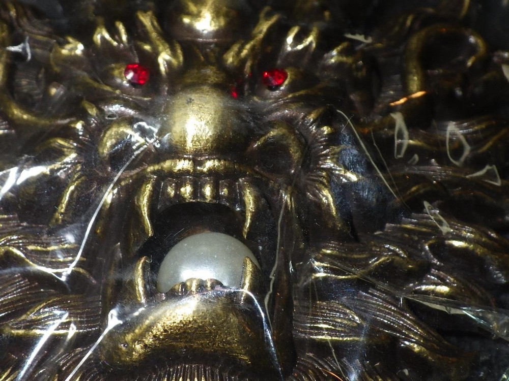 VINTAGE BRASS LION RED EYES BELT BUCKLE UNMARKED NEW