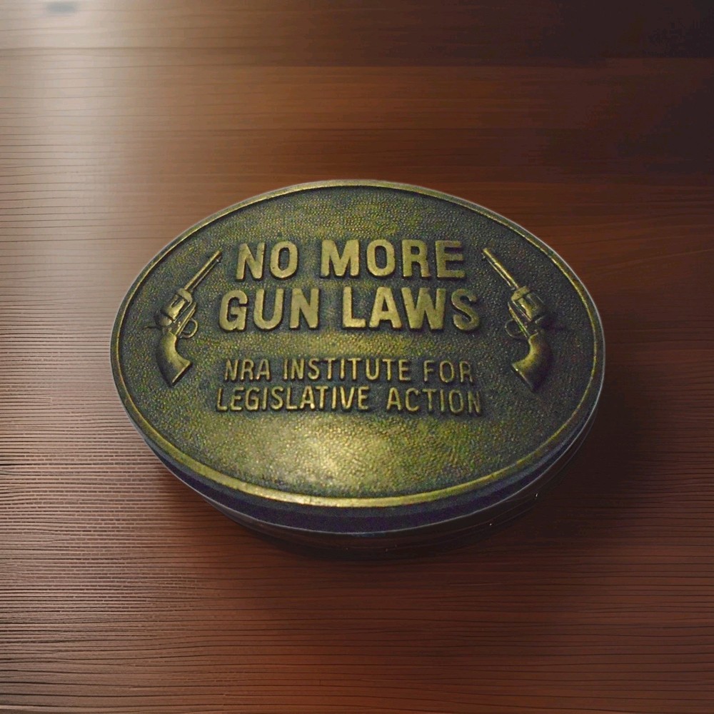 NRA VINTAGE « NO MORE GUN LAWS » BELT BUCKLE-SEE PICTURES