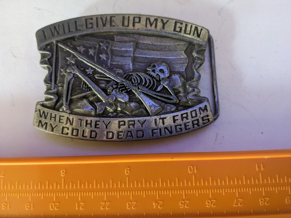 1980 I WILL GIVE UP MY GUN WHEN THEY PRY IT FROM MY… Vintage BELT BUCKLE XR96