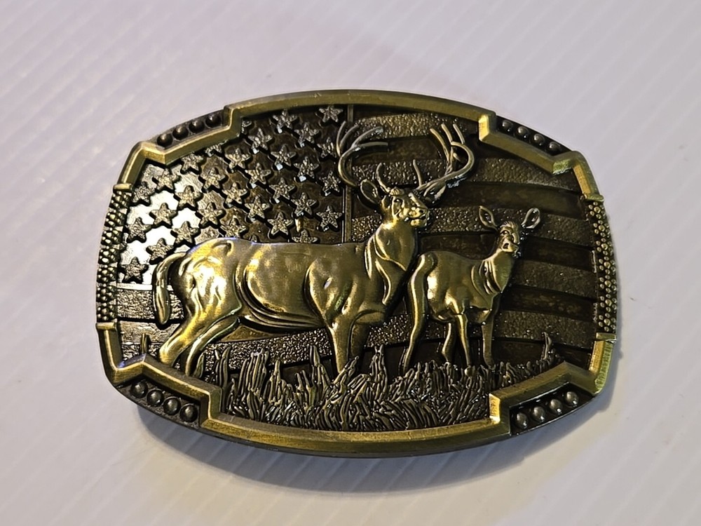 AMERICAN FLAG DEER HUNTING BUCK HUNTER Metal Belt Buckle (BRASS LOOKING)