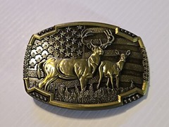 AMERICAN FLAG DEER HUNTING BUCK HUNTER Metal Belt Buckle (BRASS LOOKING)