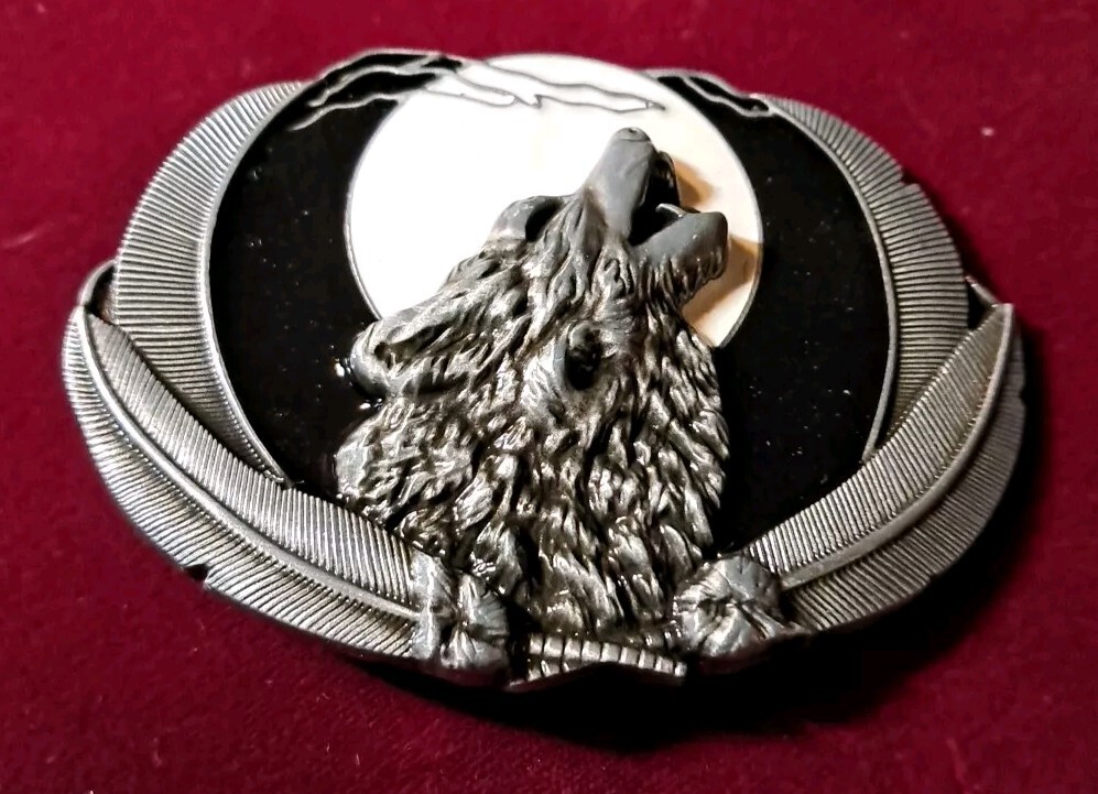 Belt Buckle Wolf Howling At The Moon With Black And White Enamel Detail Feathers