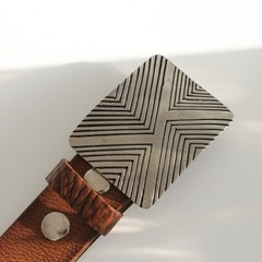Geometric Line Belt Buckle with Cross Pattern in Gunmetal Design