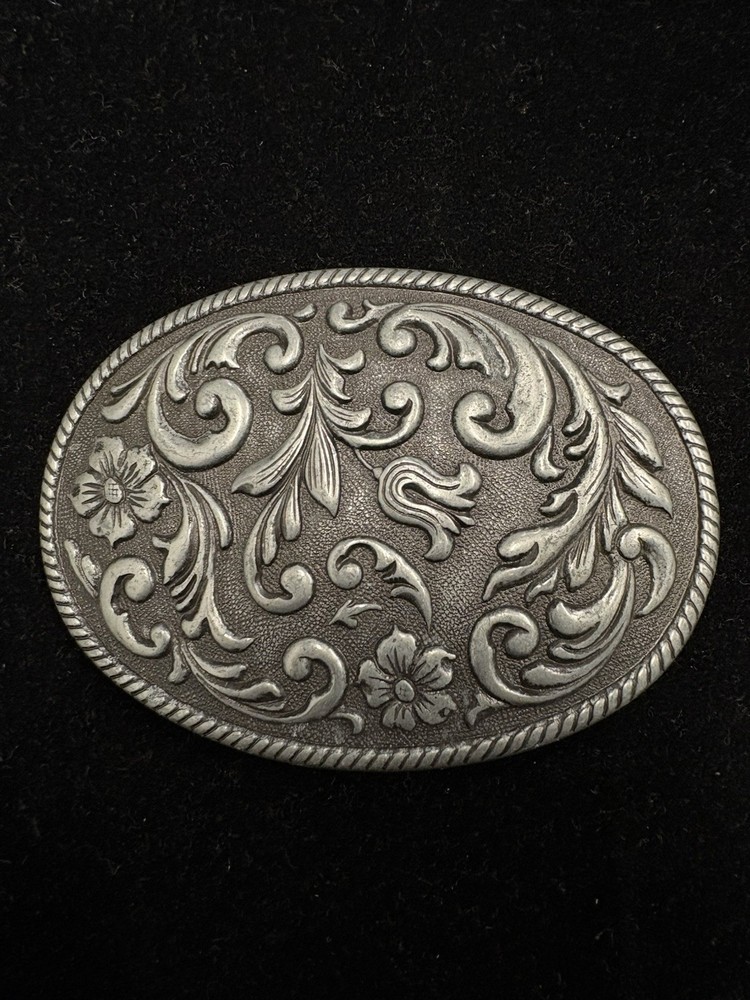 Vintage silver toned belt buckle feature floral design and roped edge RARE