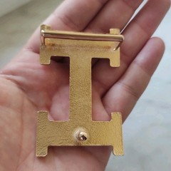 Belt Buckle Style. Gold Tone .