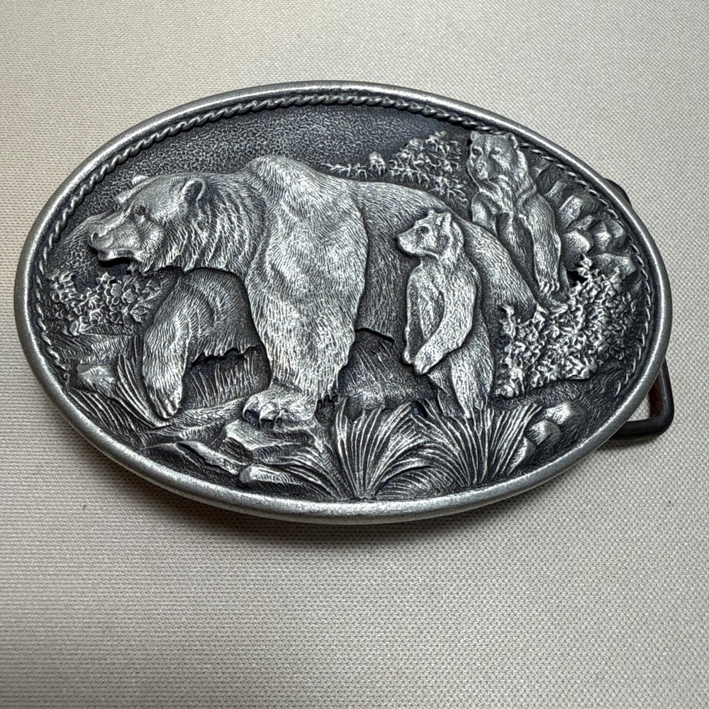 Heritage Pewter Belt Buckle 3 Grizzlies Oval