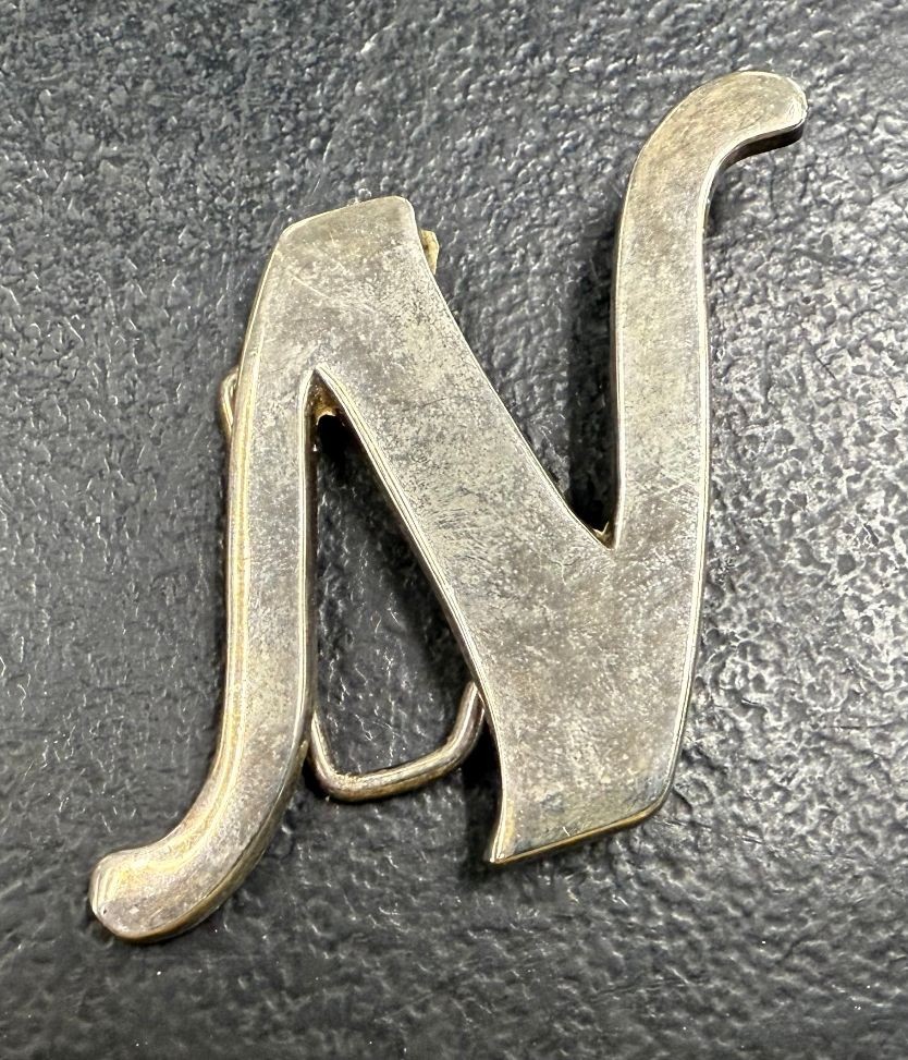 Bold Capital Letter « N » Cut-Out Belt Buckle – Stylish & Unique Accessory!