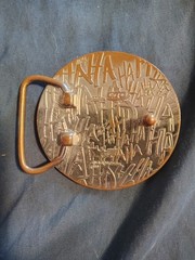 Men&rsquo;s Round Metal Belt Buckle Silver Red Black Comics Graphic Face “HAHA”