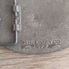 Vintage 1977 The Kinney Co « CARL » Heavy Duty Oval Metal Belt Buckle